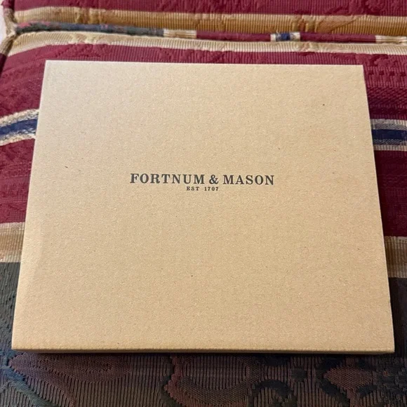 NIB Fortnum & Mason Mini Christmas Holly Crackers - Picture 6 of 7